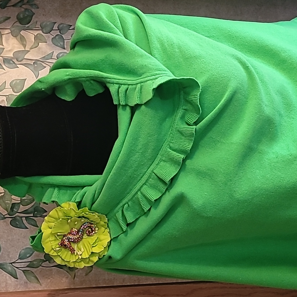 Free with any purchase! Lilly Pulitzer green ruffle wrap - Picture 6 of 12